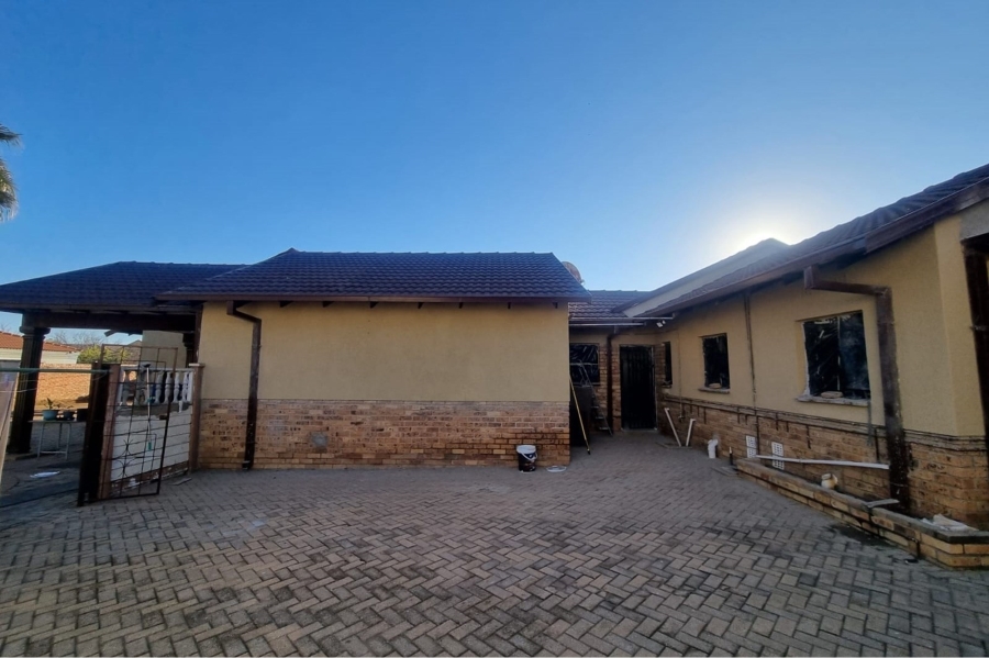 3 Bedroom Property for Sale in La Hoff North West